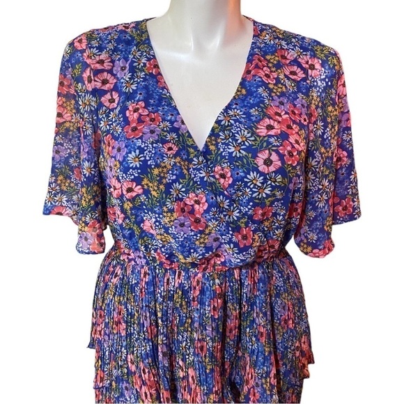 ASOS DESIGN wrap front tiered pleated midi dress in navy flirty floral Size 14 - Picture 4 of 11